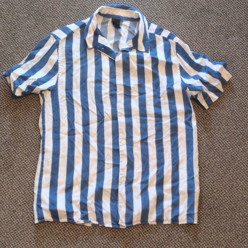 Short sleeve stripped shirt